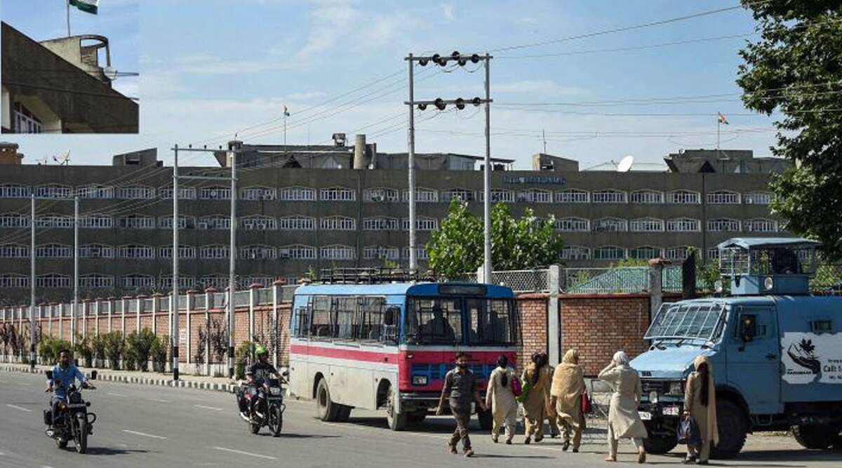जम्मू कश्मीर: आज रिहा होंगे हिरासत में लिये गए 3 नेता, पर्यटकों के लिए भी खुले घाटी के दरवाजे जम्मू कश्मीर: आज रिहा होंगे हिरासत में लिये गए 3 नेता, पर्यटकों के लिए भी खुले घाटी के दरवाजे