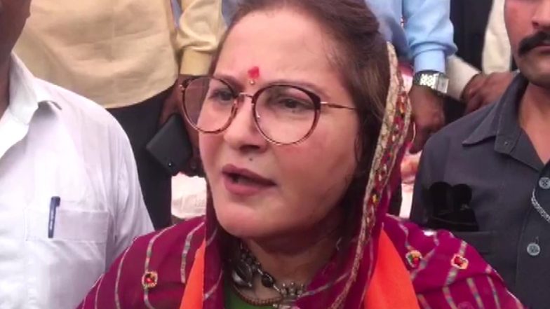बीजेपी नेता जया प्रदा बोली-बेटियों के खिलाफ अपराध मामलों को फास्ट ट्रैक कोर्ट में लाया जाए और आरोपी को फांसी की सजा दी जाए