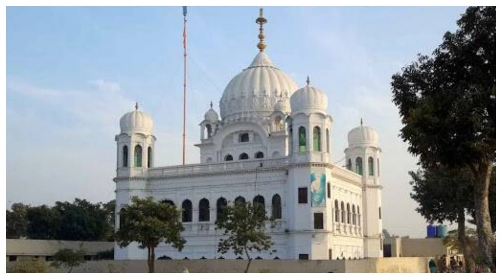 पाकिस्तान के इस फैसले के बाद से भारत में नाराजगी है. दिल्ली सिख गुरुद्वारा प्रबंधक कमेटी के मनजिंदर सिंह सिरसा ने कहा, यह दुर्भाग्यपूर्ण है.