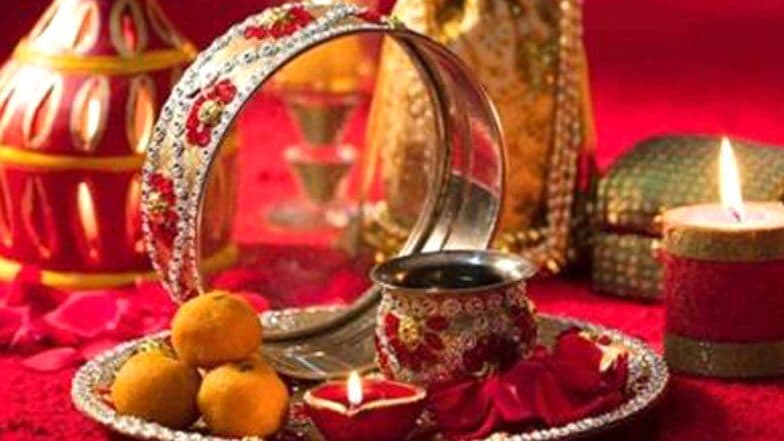 Karwa Chauth 2019 Puja Samagri: करवा चौथ की पूजा के दौरान थाली में जरूर रखें ये चीजें, देखें पूजन सामग्री की पूरी लिस्ट Karwa Chauth 2019 Puja Samagri: करवा चौथ की पूजा के दौरान थाली में जरूर रखें ये चीजें, देखें पूजन सामग्री की पूरी लिस्ट