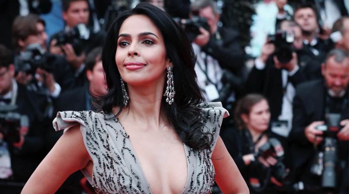 Mallika Sherawat Birthday: फिल्मों में किसिंग सीन की भरमार करने वाली ये एक्ट्रेस है विवादों की क्वीन भी, जानिए उनसे जुड़ी कई अहम बातें Mallika Sherawat Birthday: फिल्मों में किसिंग सीन की भरमार करने वाली ये एक्ट्रेस है विवादों की क्वीन भी, जानिए उनसे जुड़ी कई अहम बातें