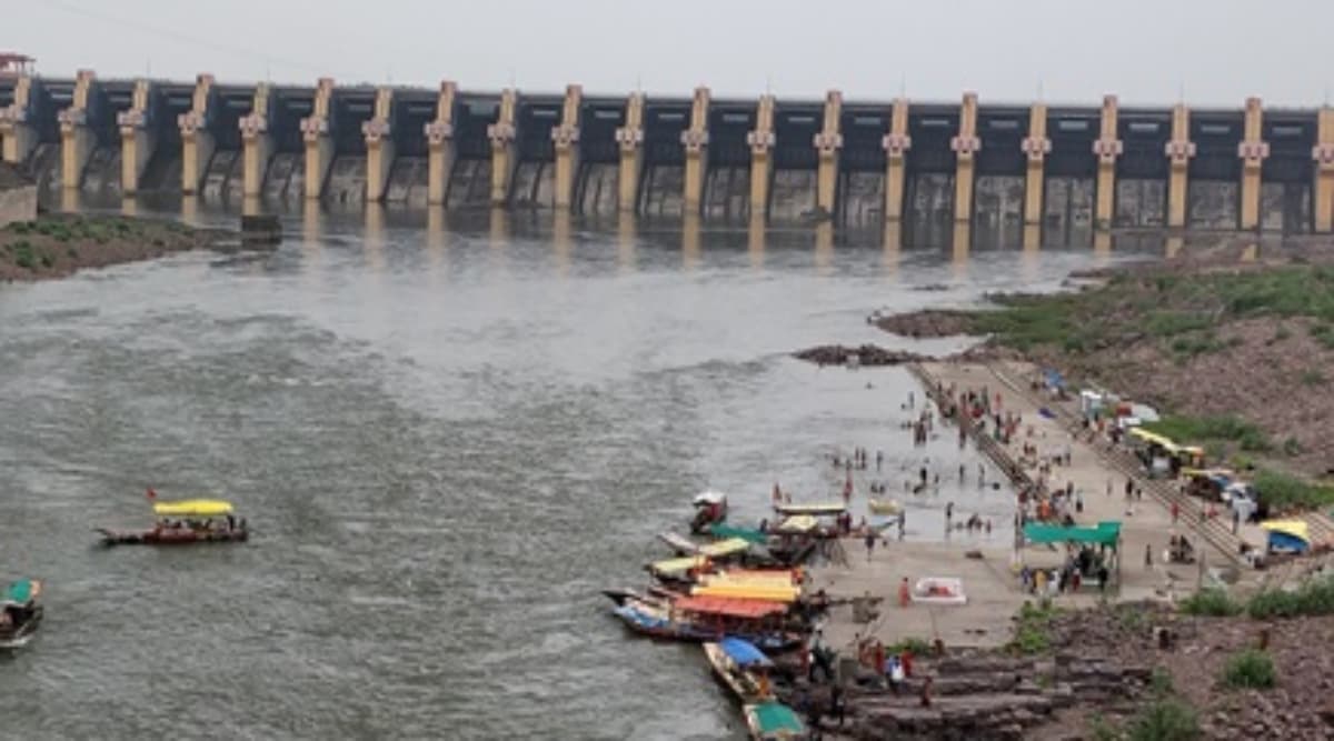 मध्यप्रदेश: ओंकारेश्वर बांध से प्रभावित दो हजार से ज्यादा परिवारों के लिए इस बार की दिवाली काली मध्यप्रदेश: ओंकारेश्वर बांध से प्रभावित दो हजार से ज्यादा परिवारों के लिए इस बार की दिवाली काली