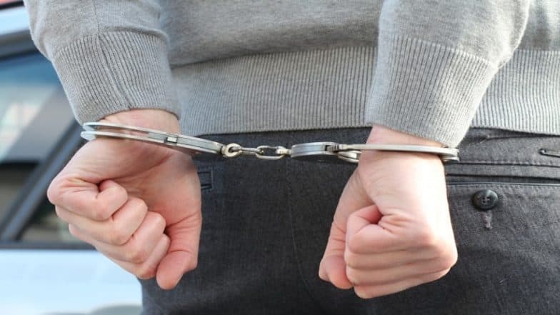 नोएडा: जेनरेटर में शराब भरकर बिहार ले जाने की कोशिश करते तस्कर गिरफ्तार नोएडा: जेनरेटर में शराब भरकर बिहार ले जाने की कोशिश करते तस्कर गिरफ्तार