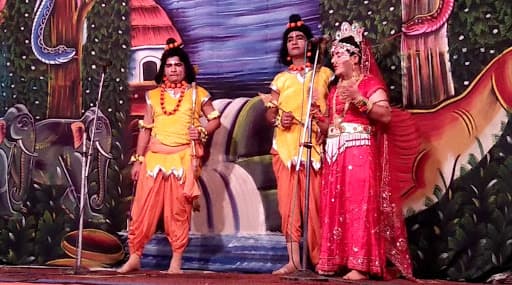 Navratri 2019: रामलीला की पौराणिक कथा में हाईटेक तड़का, उड़ते हनुमान और जलती लंका को देख रोमांचित हो रहे हैं दर्शक Navratri 2019: रामलीला की पौराणिक कथा में हाईटेक तड़का, उड़ते हनुमान और जलती लंका को देख रोमांचित हो रहे हैं दर्शक