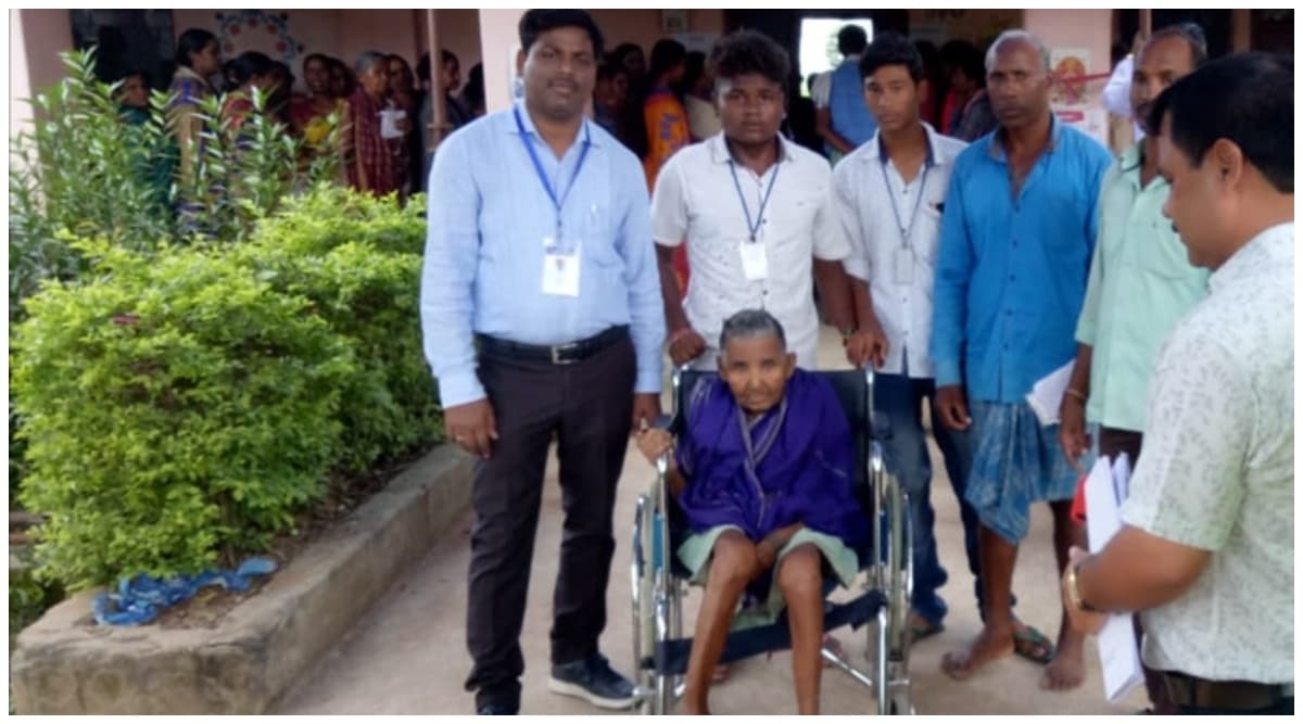 ओडिशा के बीजेपुर विधानसभा में उपचुनाव के लिए वोटिंग जारी, 100 वर्षीय महिला ने डाला वोट ओडिशा के बीजेपुर विधानसभा में उपचुनाव के लिए वोटिंग जारी, 100 वर्षीय महिला ने डाला वोट