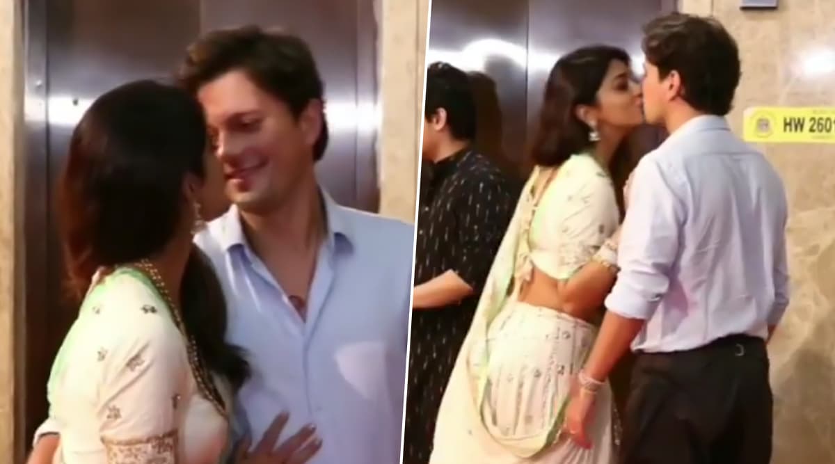 श्रिया सरन ने पति एंड्रे कोसचीव को लिफ्ट के बाहर किया Kiss, दिवाली पार्टी से हॉट Video हुआ Viral श्रिया सरन ने पति एंड्रे कोसचीव को लिफ्ट के बाहर किया Kiss, दिवाली पार्टी से हॉट Video हुआ Viral