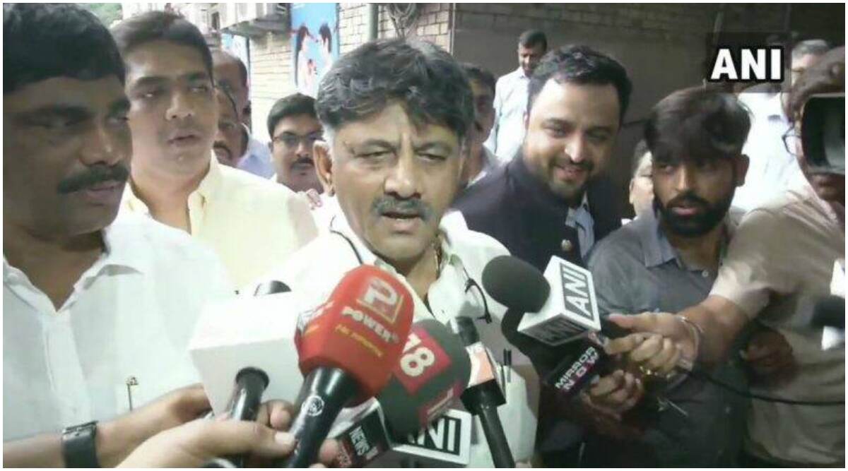 मनी लॉन्ड्रिंग केस: कांग्रेस नेता डी के शिवकुमार को दिल्ली हाईकोर्ट से बड़ी राहत, मिली जमानत मनी लॉन्ड्रिंग केस: कांग्रेस नेता डी के शिवकुमार को दिल्ली हाईकोर्ट से बड़ी राहत, मिली जमानत
