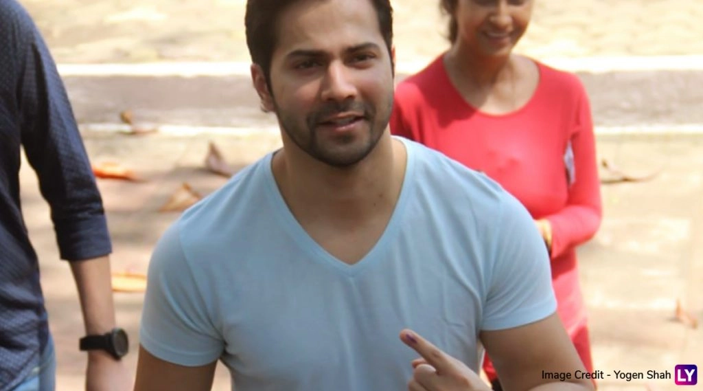 कोरोना संक्रमित एक्टर वरुण धवन ने लगाईं ट्रोलर्स की क्लास