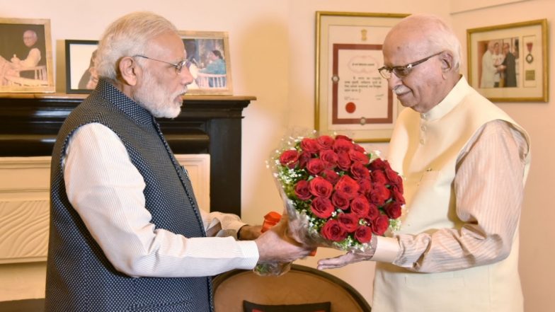 प्रधानमंत्री नरेंद्र मोदी ने लाल कृष्ण आडवाणी को उनके 92वें जन्मदिन पर दी बधाई, पार्टी के प्रति उनके योगदान की सराहना की