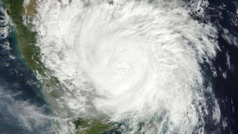 Cyclone Bulbul: पीएम नरेंद्र मोदी और गृहमंत्री अमित शाह ने सीएम ममता बनर्जी से की बात, सभी तरह के मदद का दिया आश्वासन Cyclone Bulbul: पीएम नरेंद्र मोदी और गृहमंत्री अमित शाह ने सीएम ममता बनर्जी से की बात, सभी तरह के मदद का दिया आश्वासन