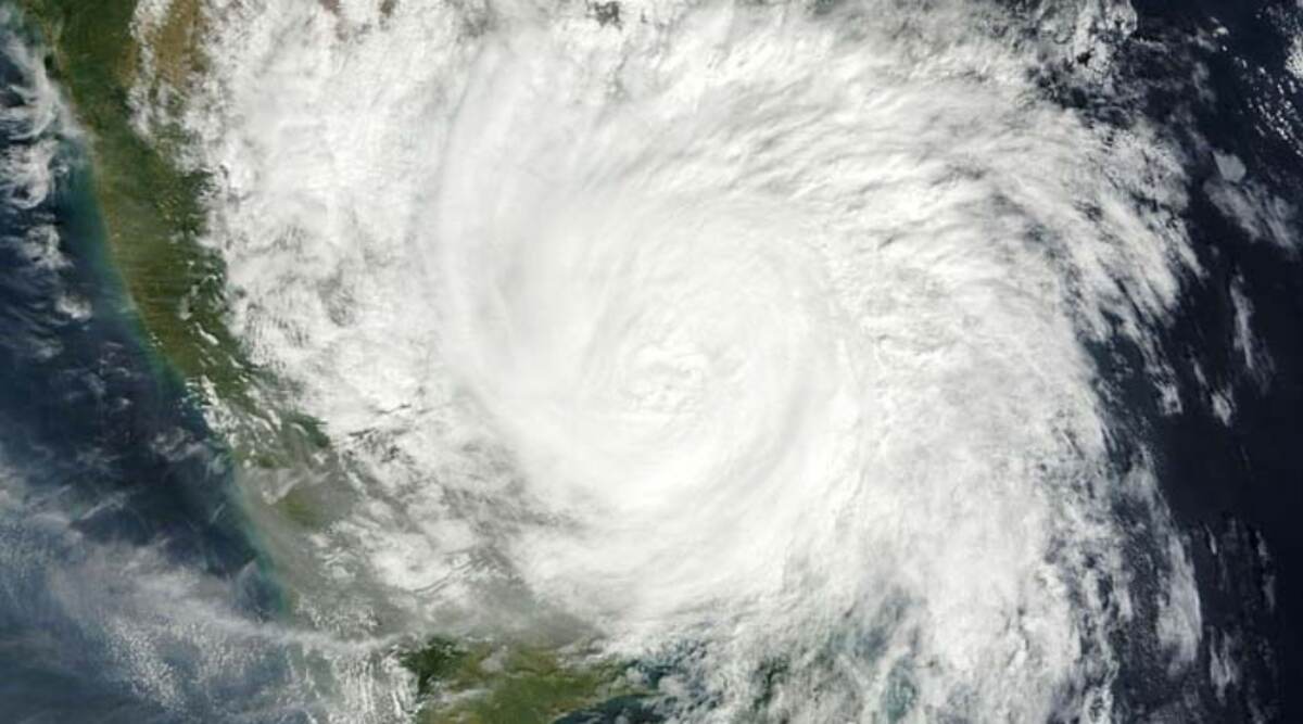 Cyclone Bulbul: पीएम नरेंद्र मोदी और गृहमंत्री अमित शाह ने सीएम ममता बनर्जी से की बात, सभी तरह के मदद का दिया आश्वासन Cyclone Bulbul: पीएम नरेंद्र मोदी और गृहमंत्री अमित शाह ने सीएम ममता बनर्जी से की बात, सभी तरह के मदद का दिया आश्वासन
