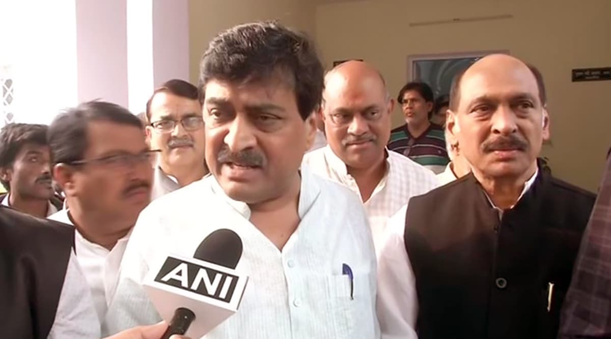 महाराष्ट्र में सरकार पर सस्पेंस: कांग्रेस ने भी अपनाई 'वेट एंड वाच' की नीति, अशोक चव्हाण बोले- सही समय पर खोलेंगे अपने पत्ते महाराष्ट्र में सरकार पर सस्पेंस: कांग्रेस ने भी अपनाई 'वेट एंड वाच' की नीति, अशोक चव्हाण बोले- सही समय पर खोलेंगे अपने पत्ते