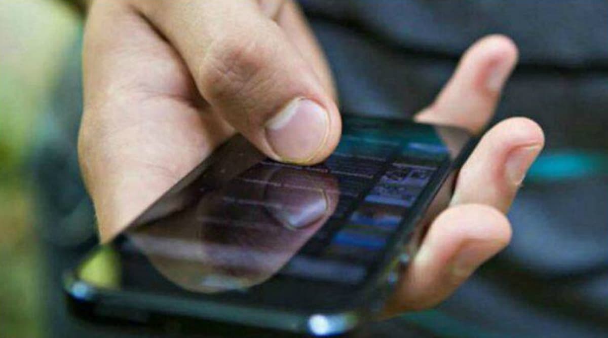 मुंबई: महिला ने शादीशुदा प्रेमी को भेजी अपनी बहन की न्यूड तस्वीरें, पुलिस ने किया गिरफ्तार मुंबई: महिला ने शादीशुदा प्रेमी को भेजी अपनी बहन की न्यूड तस्वीरें, पुलिस ने किया गिरफ्तार