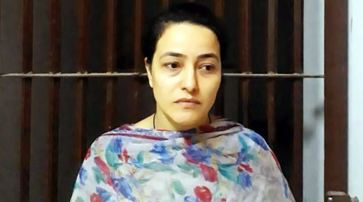 पंचकूला हिंसा: राम रहीम की करीबी हनीप्रीत को मिली जमानत, 4 दिन पहले हटाए गए थे देशद्रोह के आरोप पंचकूला हिंसा: राम रहीम की करीबी हनीप्रीत को मिली जमानत, 4 दिन पहले हटाए गए थे देशद्रोह के आरोप