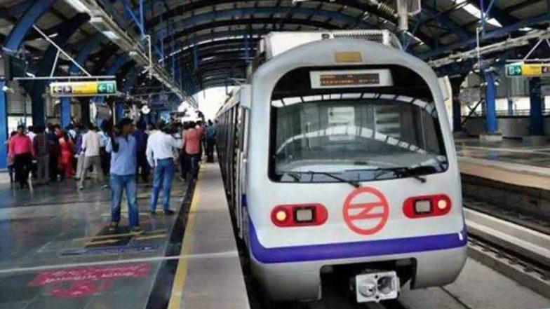 Delhi Metro News: दिल्ली मेट्रो के कुछ रूट पर बढ़ी भीड़, डीएमआरसी ने जनता से कहा, 'पीक ऑवर से बचें'