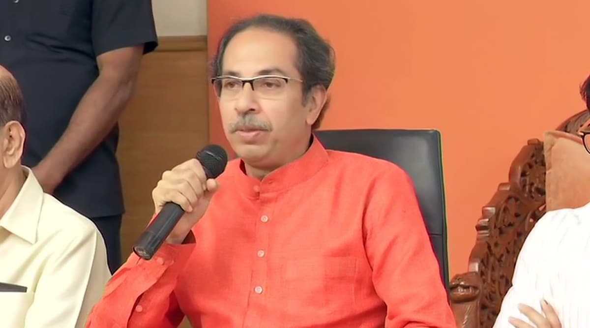 महाराष्ट्र सियासी संकट: क्या शिवसेना कुर्सी के लिए छोड़ देगी कट्टर हिंदुत्ववाद? महाराष्ट्र सियासी संकट: क्या शिवसेना कुर्सी के लिए छोड़ देगी कट्टर हिंदुत्ववाद?