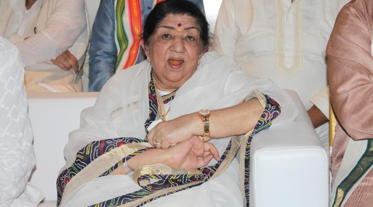 Lata Mangeshkar Health Update: स्वर कोकिला की सेहत में आया सुधार लेकिन अभी अस्पताल में Lata Mangeshkar Health Update: स्वर कोकिला की सेहत में आया सुधार लेकिन अभी अस्पताल में