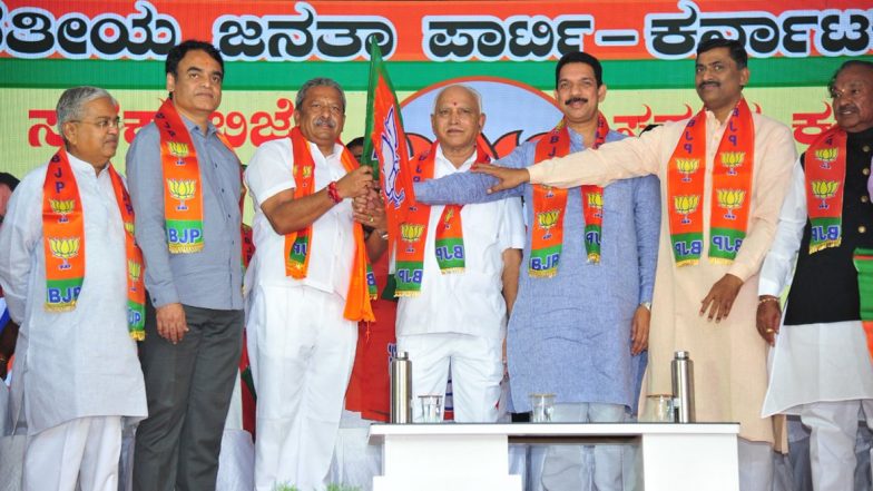 Karnataka By-Polls 2019: कांग्रेस के 15 बागी विधायक बीएस येदियुरप्पा की मौजूदगी में BJP में हुए शामिल