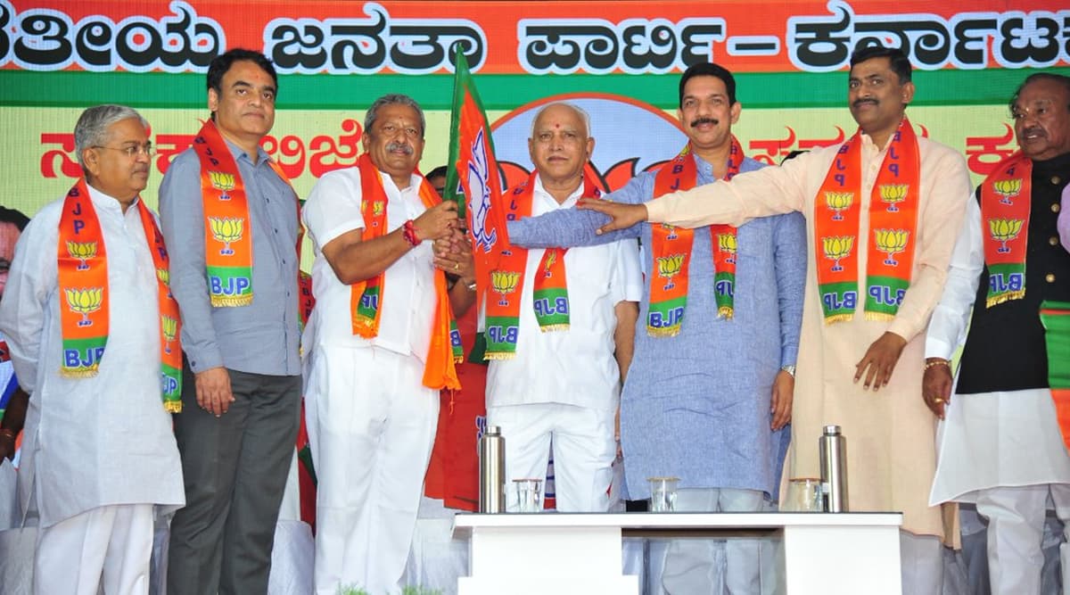 Karnataka By-Elections 2019: कर्नाटक विधानसभा उपचुनाव में 15 सीटों के लिए 248 उम्मीदवार