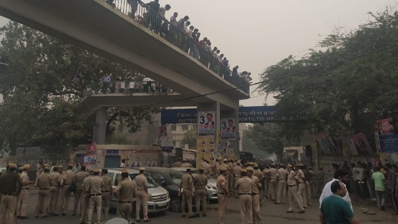 तीस हजारी कांड: दिल्ली पुलिस ने अदालत में दाखिल की प्रगति रिपोर्ट, SIT जांच में मांगा सहयोग