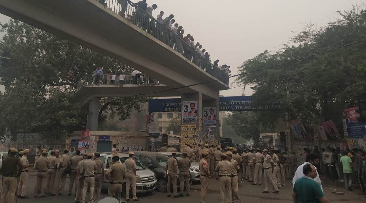 तीस हजारी कांड: दिल्ली पुलिस ने अदालत में दाखिल की प्रगति रिपोर्ट, SIT जांच में मांगा सहयोग तीस हजारी कांड: दिल्ली पुलिस ने अदालत में दाखिल की प्रगति रिपोर्ट, SIT जांच में मांगा सहयोग