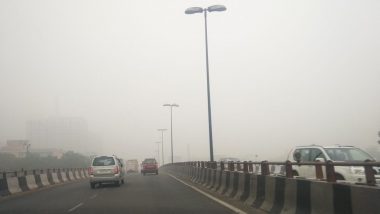 Delhi Air Pollution: दिल्ली में प्रदूषण हुआ कम मगर टला नहीं खतरा, जानिए आज का AQI