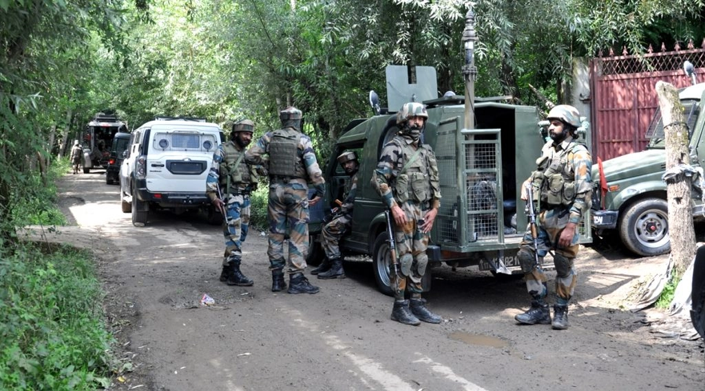 आतंकियों ने पुलवामा में किया  IED ब्लास्ट.