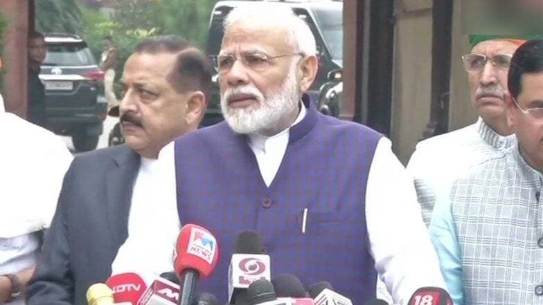 संसद का शीतकालीन सत्र का पहला दिन शुरू, पीएम मोदी ने सभी दलों से सहयोग की उम्मीद जताई संसद का शीतकालीन सत्र का पहला दिन शुरू, पीएम मोदी ने सभी दलों से सहयोग की उम्मीद जताई