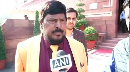 महाराष्ट्र में सियासी ड्रामा जारी: रामदास आठवले ने संजय राउत से बातचीत में पेश किया नया फार्मूला, बोले- 3 साल बीजेपी तो 2 साल शिवसेना का हो सीएम महाराष्ट्र में सियासी ड्रामा जारी: रामदास आठवले ने संजय राउत से बातचीत में पेश किया नया फार्मूला, बोले- 3 साल बीजेपी तो 2 साल शिवसेना का हो सीएम