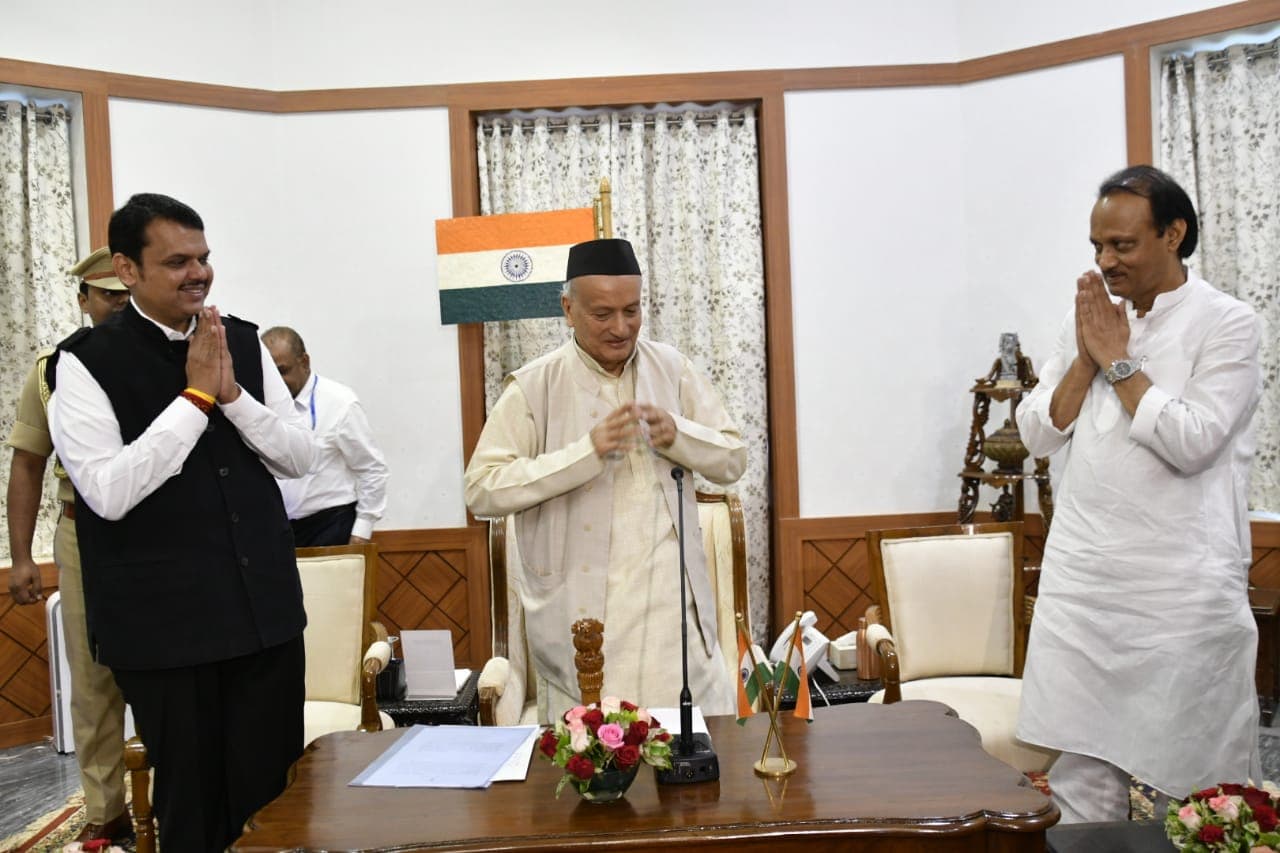 रातोंरात पलटी महाराष्ट्र सरकार की सियासत, जानें इस पुरे महा 'खेल' को घटनाक्रम के अनुसार रातोंरात पलटी महाराष्ट्र सरकार की सियासत, जानें इस पुरे महा 'खेल' को घटनाक्रम के अनुसार