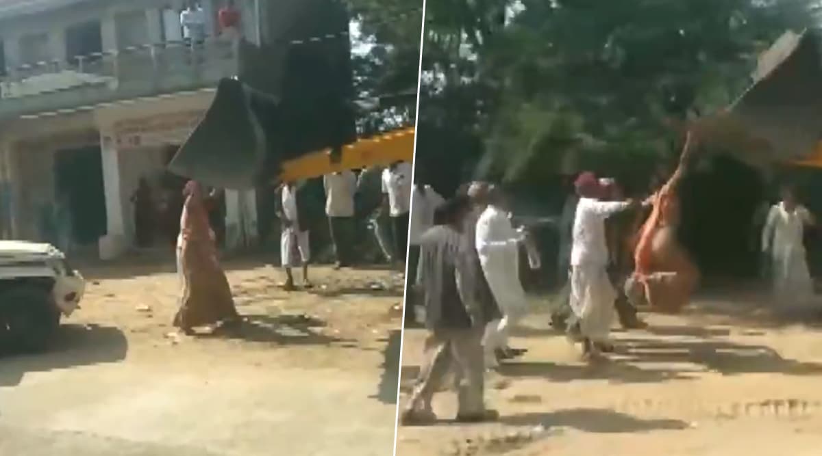 राजस्थान: जालोर के एक गांव की सरपंच रेखा देवी चढ़ीं जेसीबी मशीन पर, देखें वायरल वीडियो राजस्थान: जालोर के एक गांव की सरपंच रेखा देवी चढ़ीं जेसीबी मशीन पर, देखें वायरल वीडियो