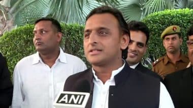 Akhilesh Yadav Attacks BJP Govt on COVID-19 Vaccine: अखिलेश यादव का केंद्र पर बड़ा हमला, कहा-बिहार के लोगों को मुफ्त कोरोना वैक्सीन तो ऐसी घोषणा यूपी सहित अन्य राज्यों के लिए क्यों नहीं की, चुनावों में जनता देगी जवाब