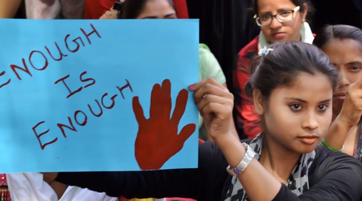 हैदराबाद में मिली वेटरनरी डॉक्टर की जली हुई लाश, बहन को फोन पर बताया था- गाड़ी खराब हो गई, डर लग रहा है हैदराबाद में मिली वेटरनरी डॉक्टर की जली हुई लाश, बहन को फोन पर बताया था- गाड़ी खराब हो गई, डर लग रहा है