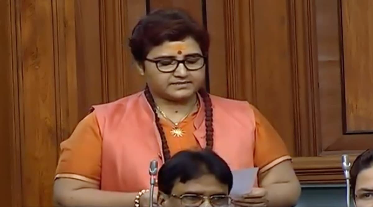 साध्वी प्रज्ञा ने संसद में मांगी माफी, गोडसे को देशभक्त बताने पर मचा था हंगामा साध्वी प्रज्ञा ने संसद में मांगी माफी, गोडसे को देशभक्त बताने पर मचा था हंगामा