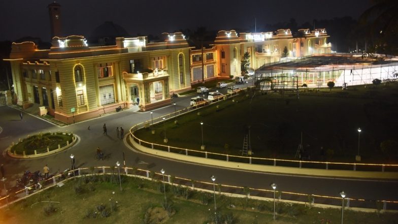 बिहार विधानसभा का शीतकालीन सत्र के पहले दिन विपक्ष ने दिखाए तेवर, कई मुद्दों को लेकर सदन के बाहर किया हंगामा