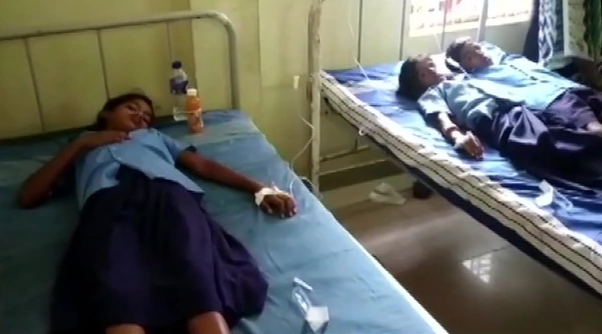 कर्नाटक: मिड-डे मील का खाना खाने से 60 से अधिक बच्चे अस्पताल में भर्ती कर्नाटक: मिड-डे मील का खाना खाने से 60 से अधिक बच्चे अस्पताल में भर्ती