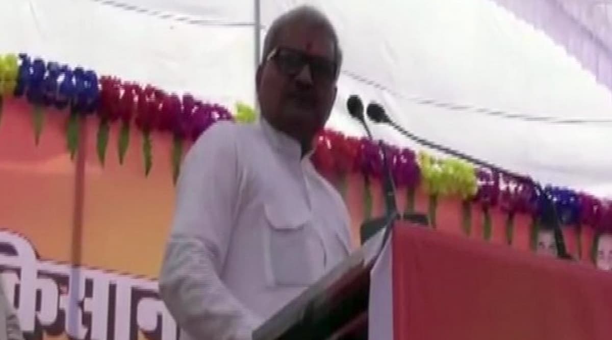 BJP सांसद जनार्दन मिश्रा बिगड़े बोल, कहा- किसानों से कर्ज वसूली के लिए आए तो हाथ तोड़ देंगे, गला दबाकर मार डालेंगे BJP सांसद जनार्दन मिश्रा बिगड़े बोल, कहा- किसानों से कर्ज वसूली के लिए आए तो हाथ तोड़ देंगे, गला दबाकर मार डालेंगे