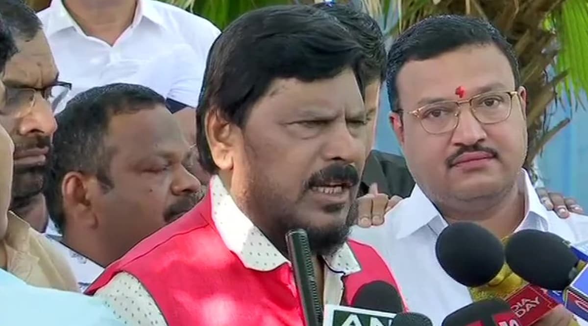 दिल्ली चुनाव परिणाम 2020: केजरीवाल को मिल रही जीत पर रामदास आठवले ने दी बधाई, नसीहत देकर कहा- अब पीएम मोदी के साथ मिलकर करें काम दिल्ली चुनाव परिणाम 2020: केजरीवाल को मिल रही जीत पर रामदास आठवले ने दी बधाई, नसीहत देकर कहा- अब पीएम मोदी के साथ मिलकर करें काम