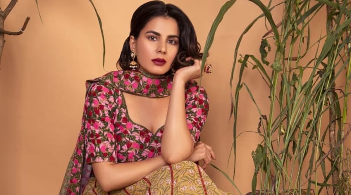 कीर्ति कुलहरि ने नेटफ्लिक्स के चैट शो पर बताई अपनी लव स्टोरी कीर्ति कुलहरि ने नेटफ्लिक्स के चैट शो पर बताई अपनी लव स्टोरी