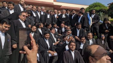 Uttar Pradesh : जज पर हमला करने के आरोप में 8 वकील निलंबित
