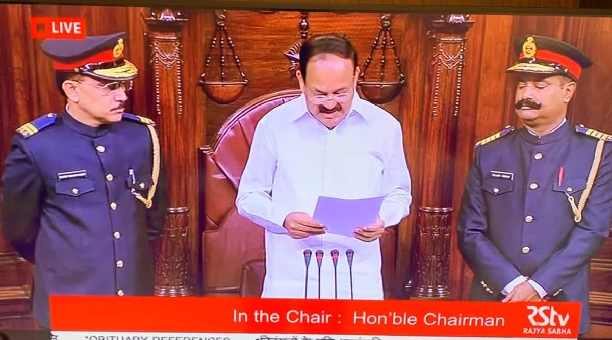 राज्यसभा मार्शल्स की नई वर्दी पर विवाद, सभापति वैंकेया नायडू ने दिया समीक्षा का आदेश राज्यसभा मार्शल्स की नई वर्दी पर विवाद, सभापति वैंकेया नायडू ने दिया समीक्षा का आदेश