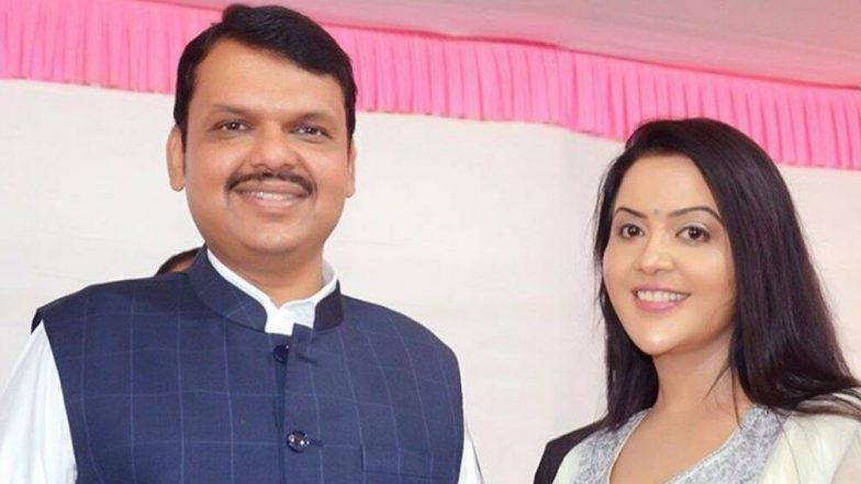 देवेंद्र फडणवीस के इस्तीफे के बाद पत्नी Amruta Fadnavis की पहली प्रतिक्रिया आयी सामने, ट्वीट कर कही ये बड़ी बात
