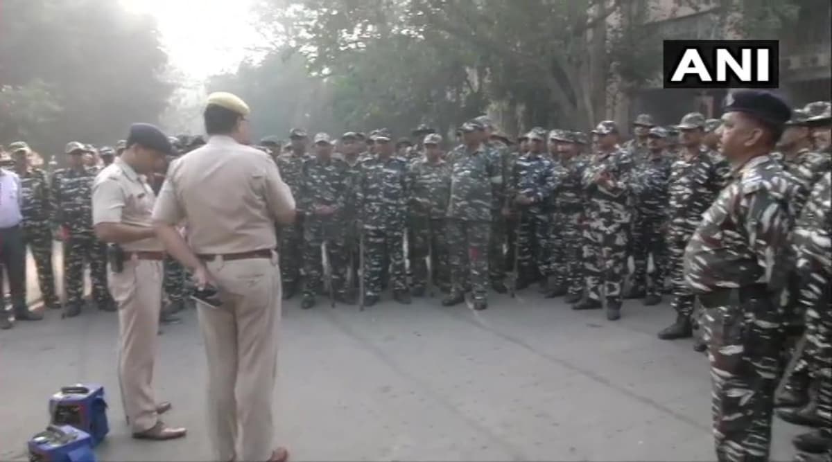 अयोध्या मामला: उत्तर प्रदेश में धार्मिक स्थलों की बढ़ाई गई सुरक्षा-व्यवस्था, धारा 144 लागू अयोध्या मामला: उत्तर प्रदेश में धार्मिक स्थलों की बढ़ाई गई सुरक्षा-व्यवस्था, धारा 144 लागू