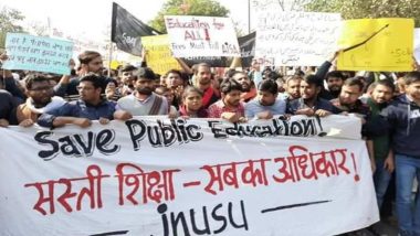 JNU Protest: जेएनयू के छात्रों ने केंद्रीय मानव संसाधन मंत्री का आश्वासन मिलने के बाद धरना किया खत्म