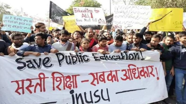JNU Protest: जेएनयू के छात्रों ने केंद्रीय मानव संसाधन मंत्री का आश्वासन मिलने के बाद धरना किया खत्म