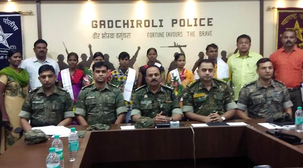 महाराष्ट्र: गढ़चिरौली में पांच महिलाओं समेत छह नक्सलियों ने किया आत्मसमर्पण, 31 लाख रुपये का था इनाम महाराष्ट्र: गढ़चिरौली में पांच महिलाओं समेत छह नक्सलियों ने किया आत्मसमर्पण, 31 लाख रुपये का था इनाम