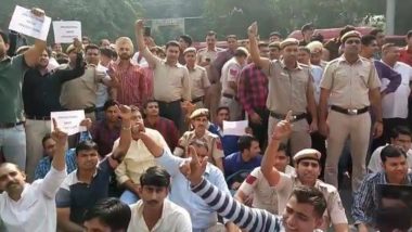 तीस हजारी कोर्ट हिंसा: 11 घंटे बाद दिल्ली के आंदोलनकारी पुलिसकर्मियों का धरना समाप्त, उपराज्यपाल अनिल बैजल ने किया न्याय का वादा