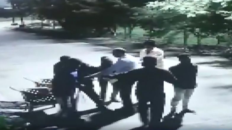 नोएडा में हथियारबंद बदमाशों ने घर में लूटपाट की, विरोध करने पर व्यक्ति को छत से फेंका