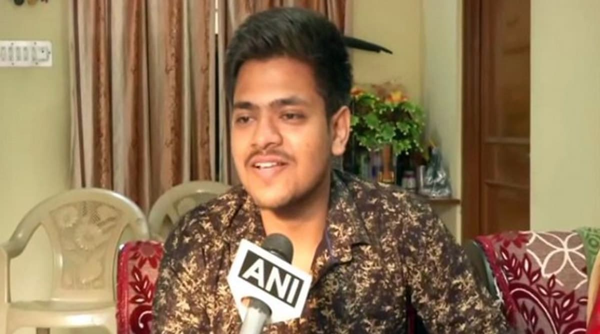मयंक प्रताप सिंह बनें देश के सबसे युवा जज, महज 21 साल की उम्र में हासिल की यह उपलब्धि मयंक प्रताप सिंह बनें देश के सबसे युवा जज, महज 21 साल की उम्र में हासिल की यह उपलब्धि