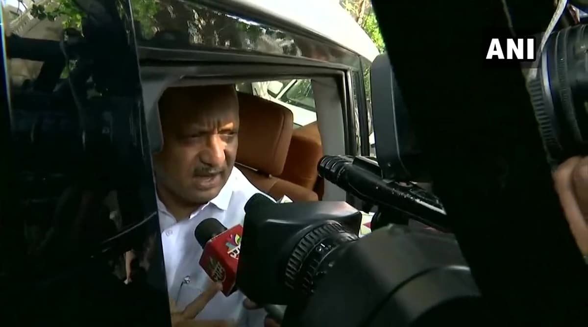 महाराष्ट्र में ठाकरे सरकार: एनसीपी नेता अजित पवार बोले-आज मैं नहीं लूंगा मंत्री पद की शपथ महाराष्ट्र में ठाकरे सरकार: एनसीपी नेता अजित पवार बोले-आज मैं नहीं लूंगा मंत्री पद की शपथ